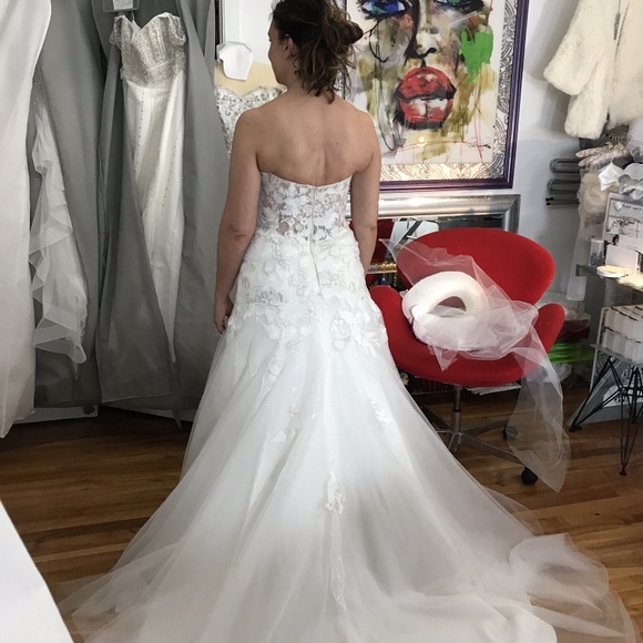 Gorgeous wedding gown never worn - Picture 6 of 8